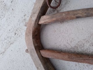 Yugo antiguo de madera