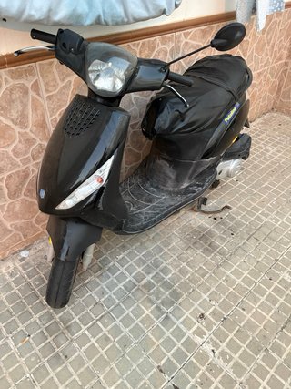 Moto 49cc Scooter Negra
