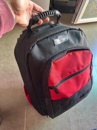 Mochila con ruedas para herramientas