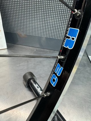 Rueda trasera 26” piñon rosca. Zapatas. Cierre qr
