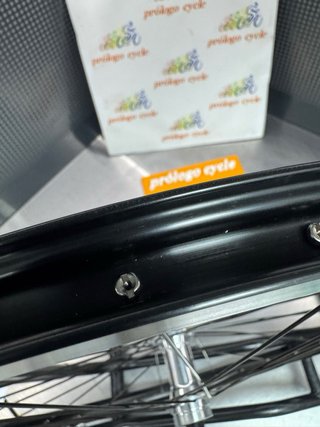 Rueda trasera 26” piñon rosca. Zapatas. Cierre qr