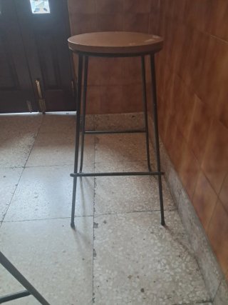 Taburetes altos metal y madera