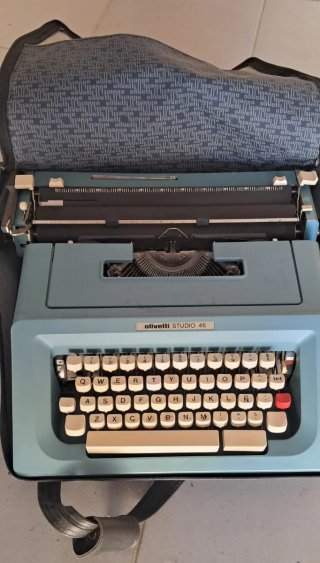 Máquina de escribir Olivetti Studio 46