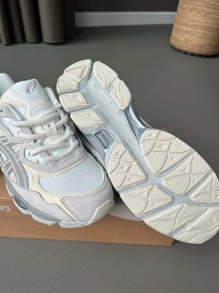 Zapatilla Asics GEL-NYC perla retro 37.5