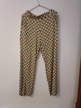 Pantalón estampado talla L