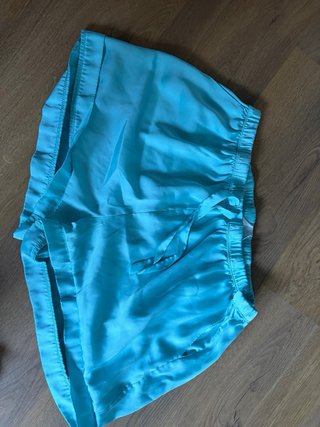 Pijama de satén turquesa