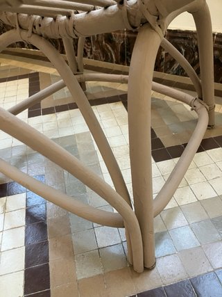Silla de mimbre estilo peacock beige