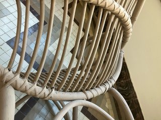 Silla de mimbre estilo peacock beige