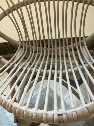 Silla de mimbre estilo peacock beige