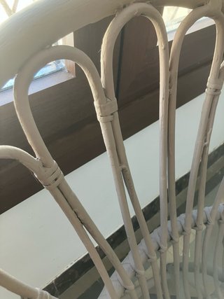 Silla de mimbre estilo peacock beige