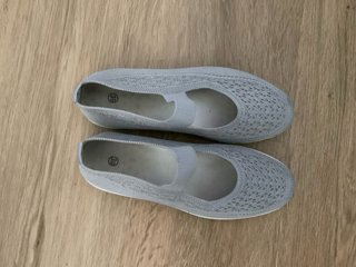 Zapatos planos grises talla 39