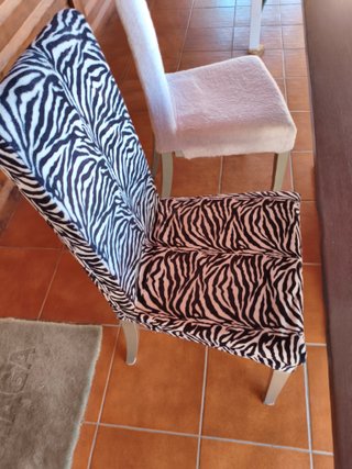 Mesa wengue y 4 sillas diseño