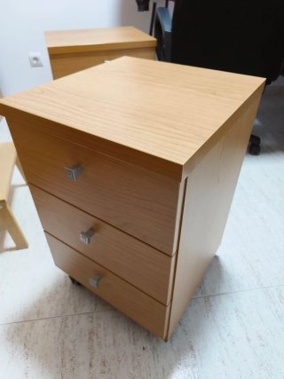 2 cajoneras escritorio 3 cajones, una con ruedas