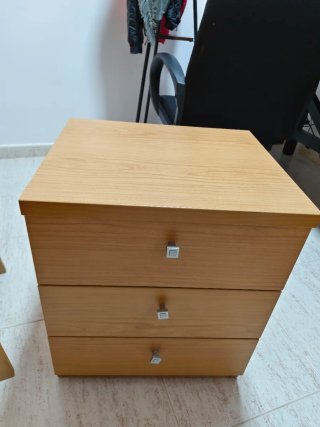 2 cajoneras escritorio 3 cajones, una con ruedas