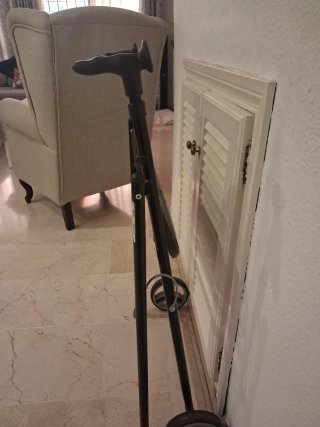 Andador con asiento y ruedas