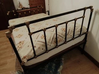 Estructura de cama de hierro forjado en Palencia.