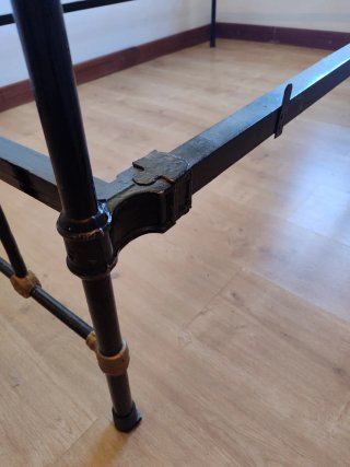 Estructura de cama de hierro forjado en Palencia.