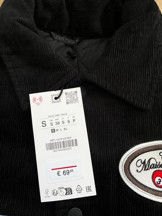 Chaqueta Zara Negra con Detalles Verdes
