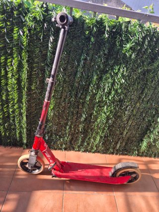 Patinete infantil rojo