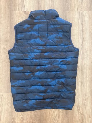 Chaleco acolchado GAP camuflaje azul talla L