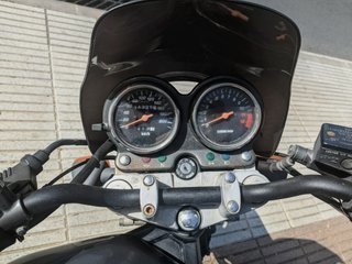 Suzuki GS500 2008 – Apta A2 – Etiqueta C – Baúl SH