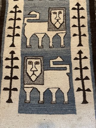 Alfombra artesanal tejida a mano