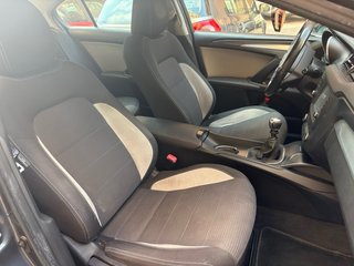 Toyota Avensis 2.0 D-4D 143 CV – CarPlay / Android