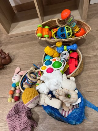 Lote Juguetes Bebé Cesta y Bolsa