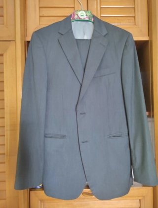 Traje gris elegante