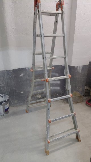 Escalera de aluminio plegable