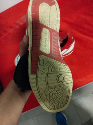 Zapatillas Adidas Blancas y Rojas