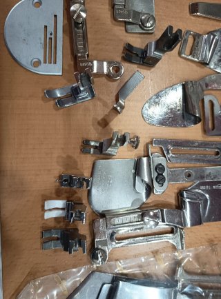 Embudos y patas para máquina de coser