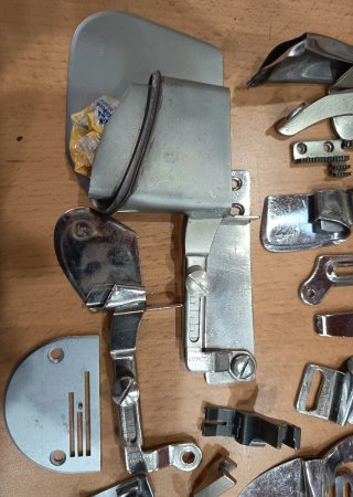 Embudos y patas para máquina de coser