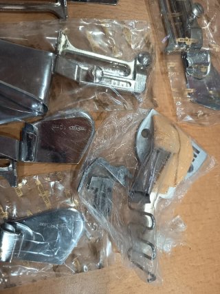 Embudos y patas para máquina de coser