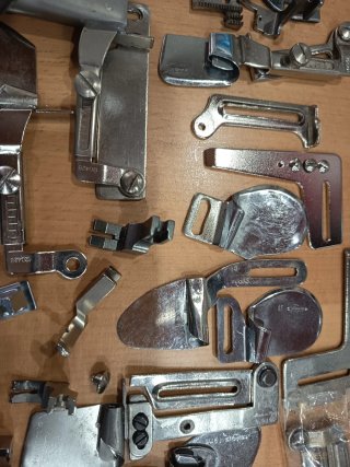 Embudos y patas para máquina de coser