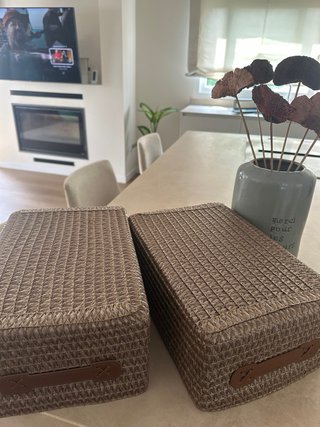 Cesta de mimbre y cuero