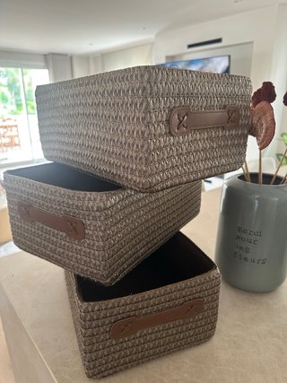 Cesta de mimbre y cuero