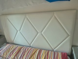 Cabecero de cama capitoné blanco