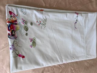Colcha algodón bordada con aves y flores
