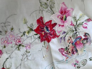 Colcha algodón bordada con aves y flores
