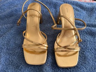 Sandalias doradas Lefties Talla 36