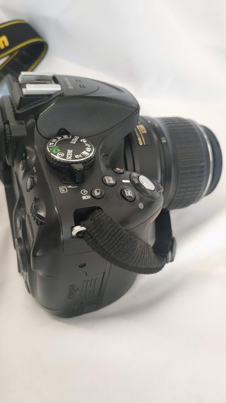 Nikon D5200 + Obiettivo 18-55mm
