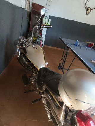 Moto Wildlander 250cc Cruiser Negra y Dorada