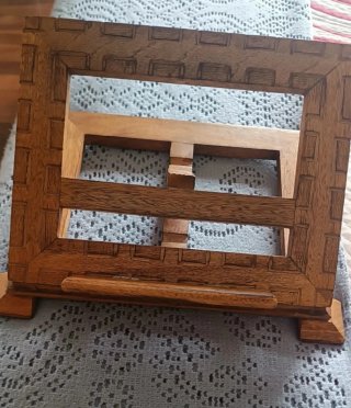 Atril de madera para libros