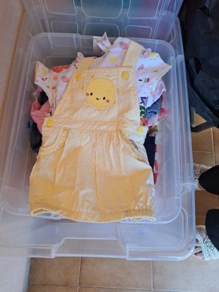 Ropa de bebé de regalo