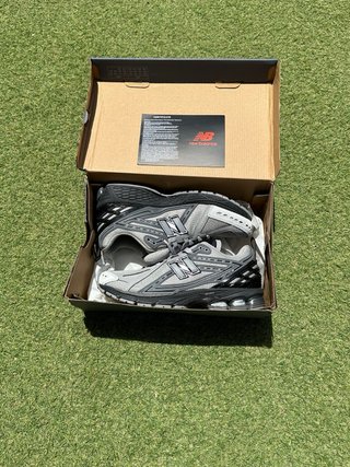 New Balance 1906r Gris y Negro