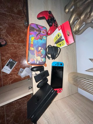 Lote Nintendo Switch: Consola y Accesorios