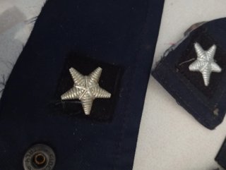 Lotto distintivi militari e nastrini