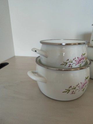 Set di stoviglie in porcellana con fiori
