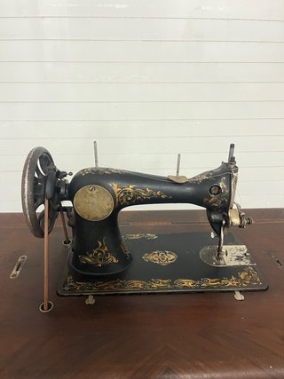 Máquina de coser Wertheim antigua
